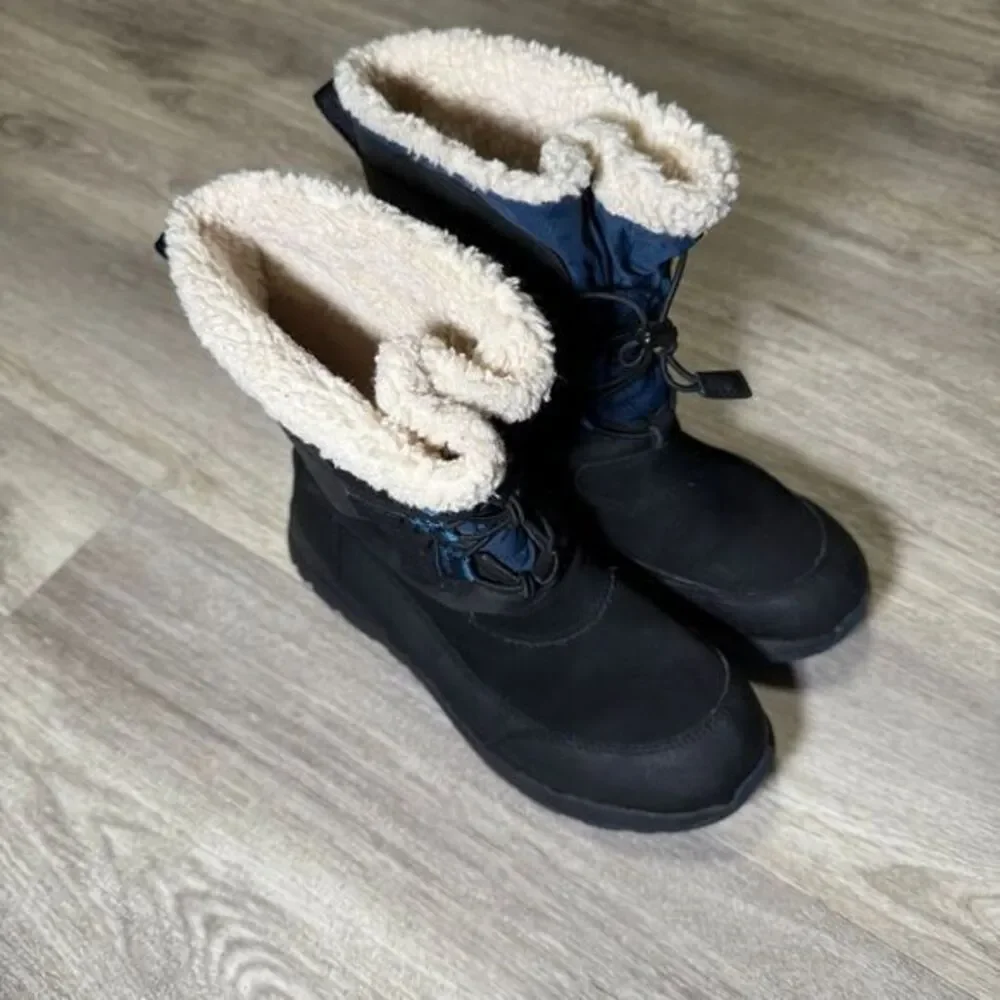 UGGS youth thinsulate winter boots size 5‎